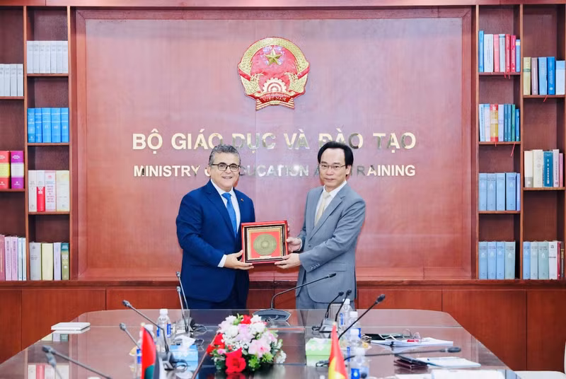 Bộ trưởng Hoàng Minh Sơn tiếp Đại sứ Palestine tại Việt Nam